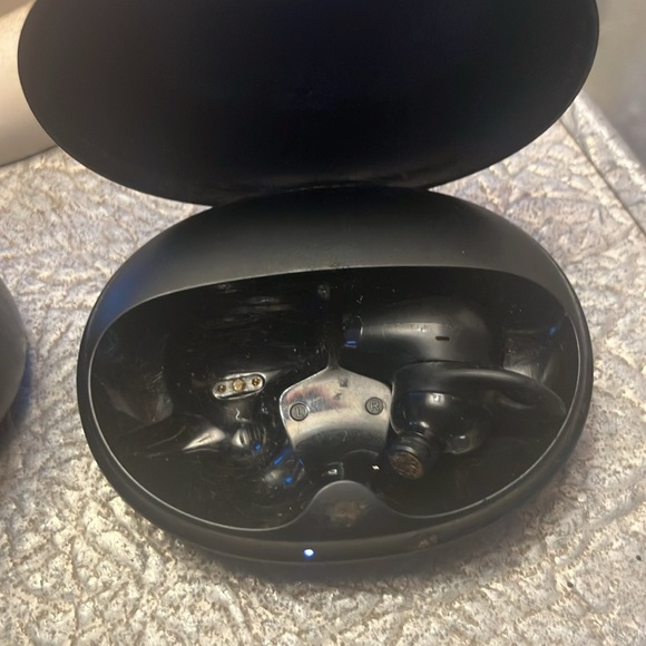 Anker Soundcore life dot 2NC Right wireless earbud and charging case - Picture 3 of 5